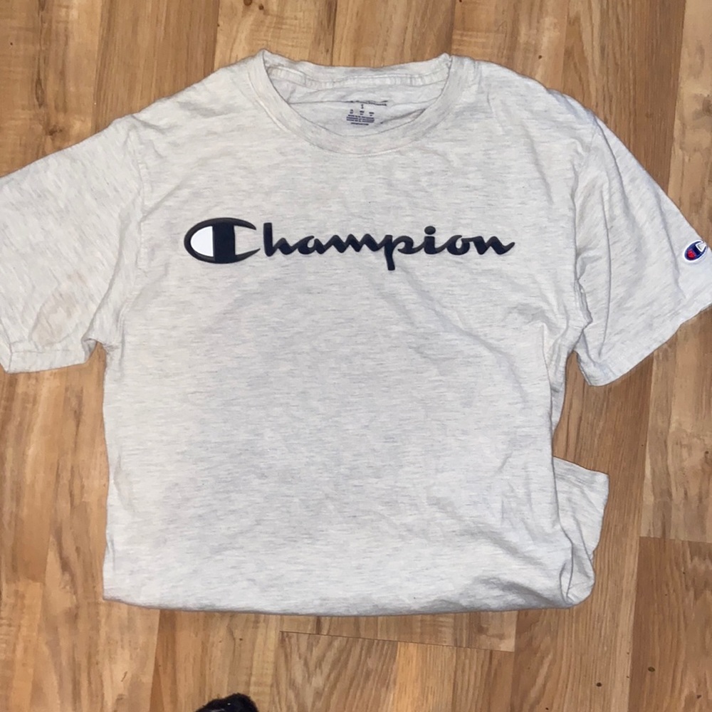 White champion shirt size men’s small